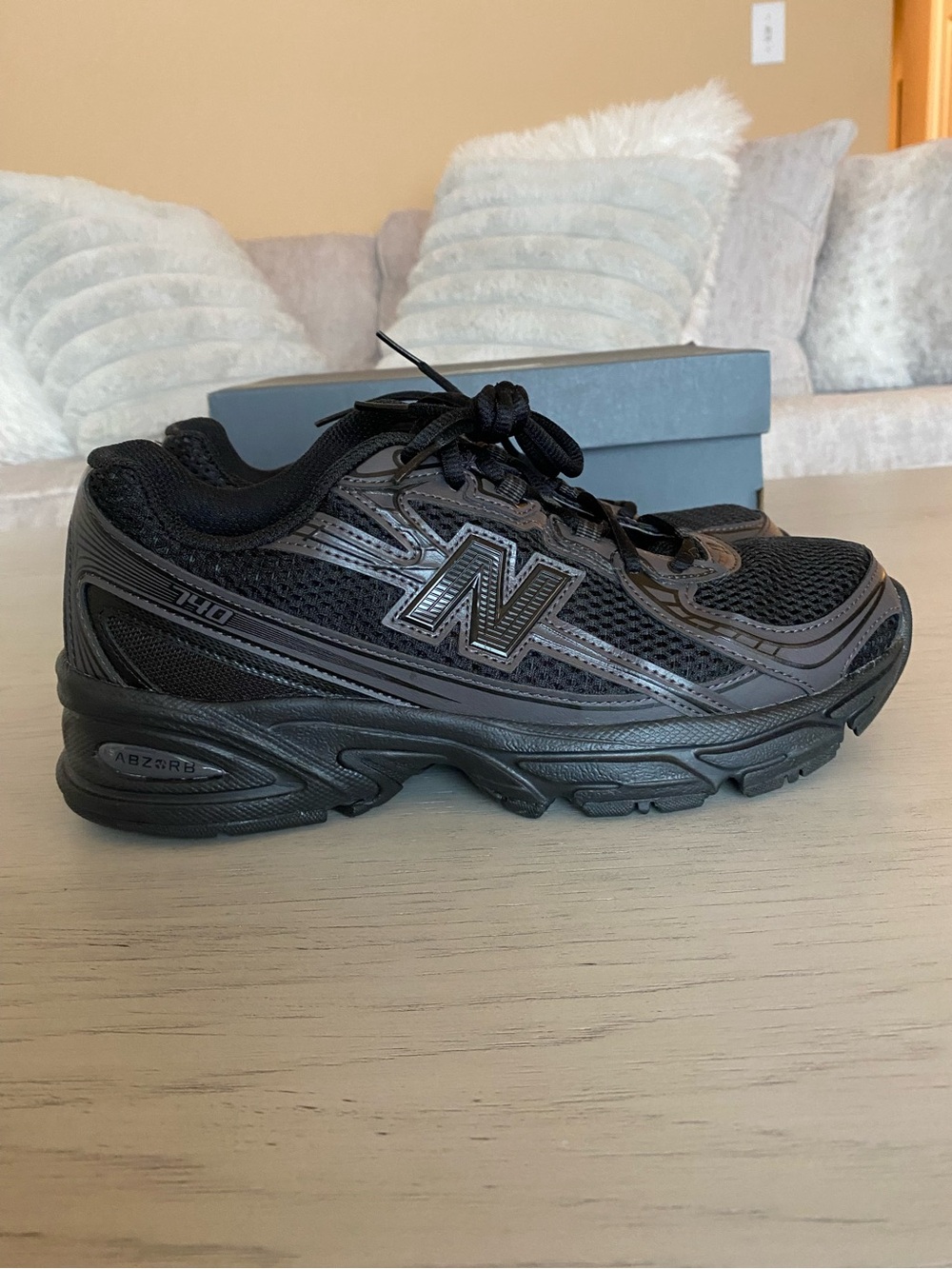 New Balance 740 Shoes Women’s 8.5/men’s 7 Black Running sneakers LIKE NEW
